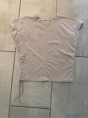 Jessica Simpson size M super soft taupe short sleeve top